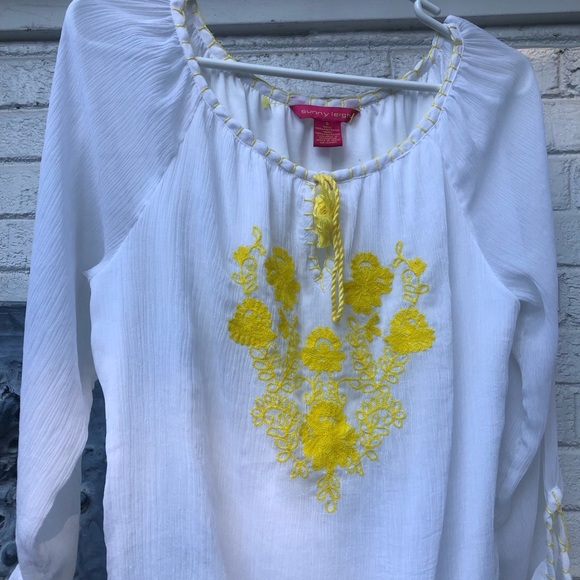 Sunny leigh size M Long Sleeve white top with yellow embroidery - Picture 5 of 5